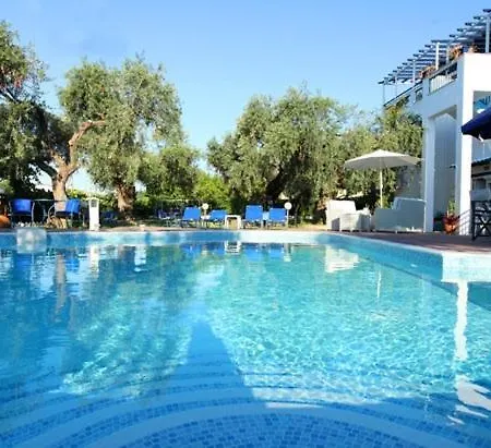 Kouros Aparthotel *